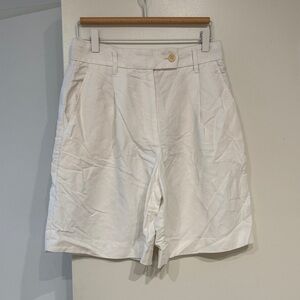 NEW Aritzia Wilfred Linen Lyocell Pleated Bermuda Shorts in Off White, size 6
